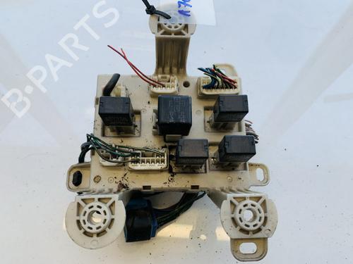fuse-box-toyota-previa-ii-_r3_-2000-2001-2002-2003-2004-2005-2006-32877903 main image