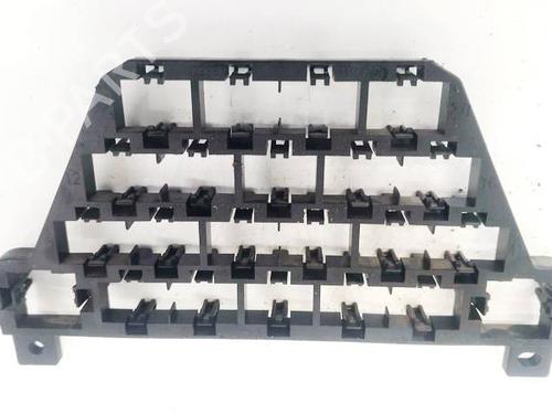 Used Fuse box Fuse box 32589486 32589486