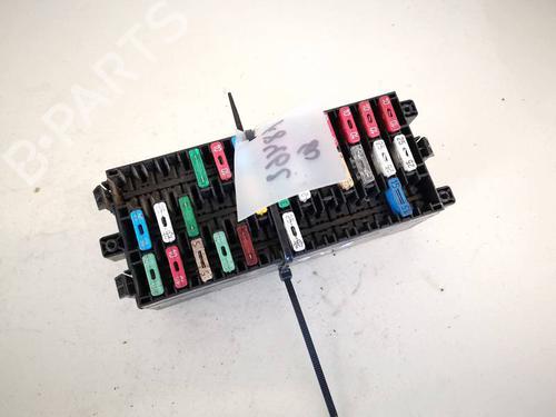 Used Fuse box Fuse box OPEL VIVARO A Bus (X83) 1.9 DTI (F7, J7, A07) (101 hp) 32918833 32918833