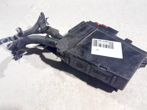 Used Fuse box Fuse box 32584680 32584680