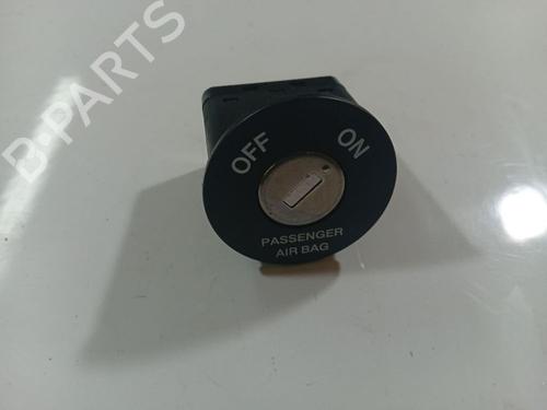 switch-kia-ceed-hatchback-ed-2006-2007-2008-2009-2010-2011-2012-32553902 main image