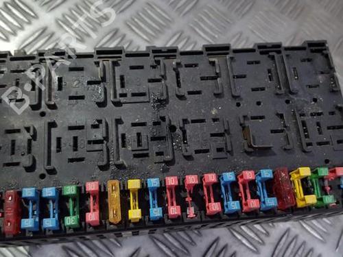 Used Fuse box Fuse box VW PASSAT B3/B4 Variant (3A5, 35I) 1.9 D (68 hp) 33493368 33493368
