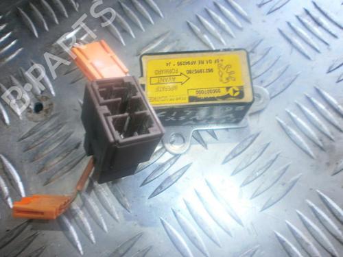 Used ECU airbags ECU airbags CITROËN XSARA (N1) 1.6 i (88 hp) 33482539 33482539
