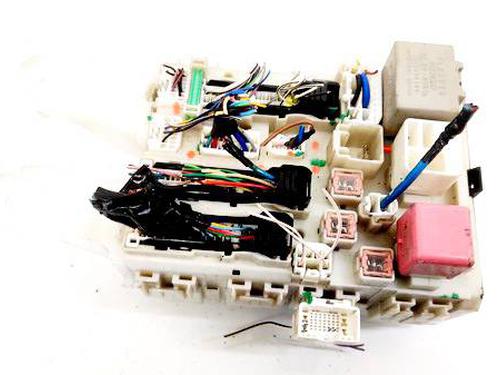 Used Fuse box Fuse box TOYOTA AURIS (_E15_) 1.6 (ZRE151_, ZRE151R) (124 hp) 32960240 32960240