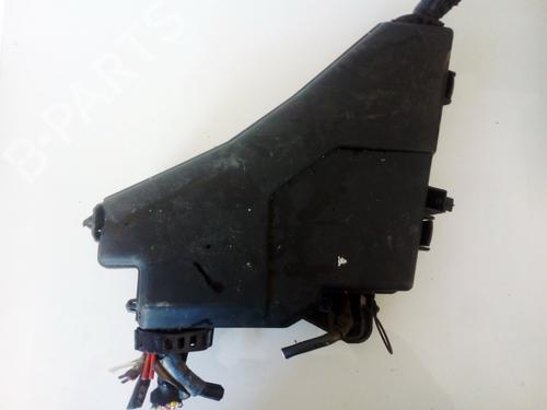 Used Fuse box Fuse box RENAULT LAGUNA I (B56_, 556_) 2.0 (B56C/H/N) (113 hp) 33527618 33527618