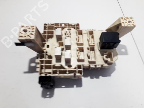 Used Fuse box Fuse box SUZUKI SWIFT III (MZ, EZ) 1.3 DDiS (RS413D) (69 hp) 33530021 33530021