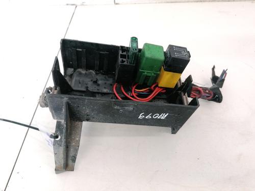 Used Fuse box Fuse box 32878433 32878433
