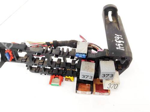 Used Fuse box VW PASSAT B5.5 (3B3) 1.9 TDI (130 hp) 32960352