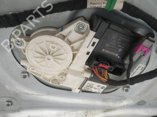 Used Right front window motor Right front window motor VW GOLF V (1K1) 1.9 TDI (105 hp) 35440530 35440530