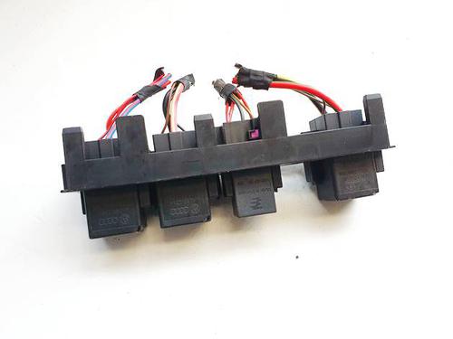 Used Fuse box Fuse box 37009258 37009258