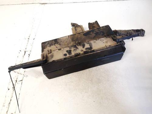 Used Fuse box Fuse box 32922618 32922618
