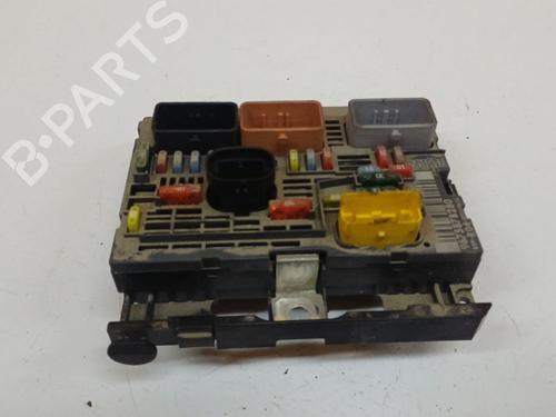 Used Fuse box Fuse box 38946677 38946677