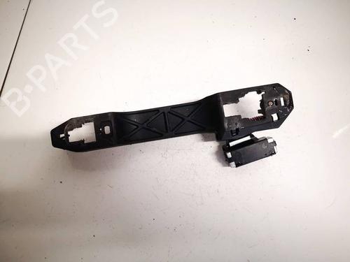 front-right-exterior-door-handle-toyota-corolla-saloon-_e15_-2006-2007-2008-2009-2010-2011-2012-2013-2014-2015-2016-2017-2018-35174414 main image