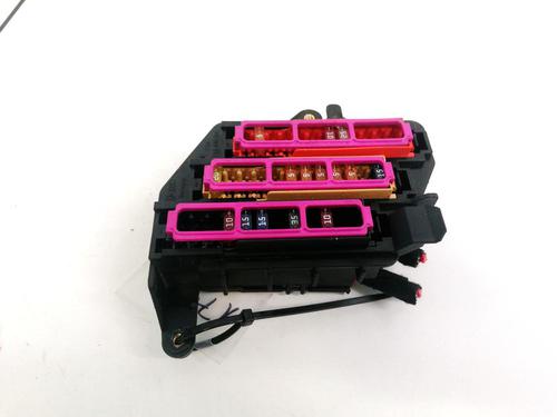 fuse-box-audi-a6-c6-4f2-2004-2005-2006-2007-2008-2009-2010-2011-32900495 main image