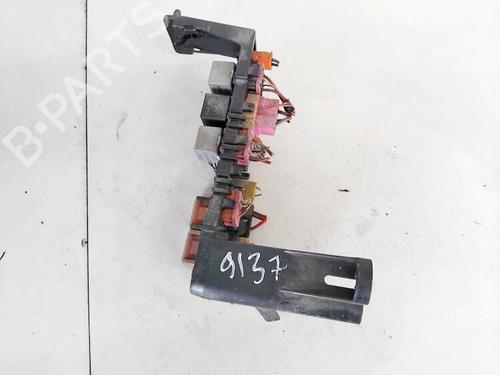 fuse-box-audi-a4-b5-8d2-1994-1995-1996-1997-1998-1999-2000-2001-32945927 main image