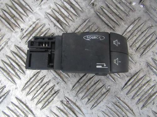 Used Steering wheel controls Steering wheel controls 35667273 35667273