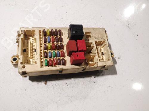 Used Fuse box Fuse box 39158804 39158804