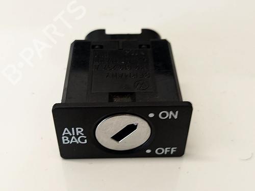 Used Switch Switch AUDI A6 C5 (4B2, 4B4) 2.5 TDI (150 hp) 33489388 33489388