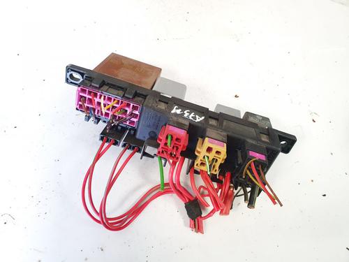 Used Fuse box Fuse box VW PASSAT B5.5 (3B3) 1.8 T 20V (150 hp) 32889212 32889212