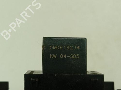 Switch VW GOLF PLUS V (5M1, 521) 1.9 TDI | BP40000454I30 - Image 4