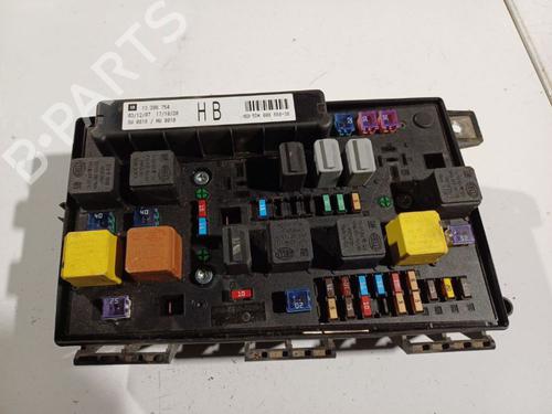 Used Fuse box Fuse box OPEL ASTRA H (A04) 1.9 CDTI (L48) (120 hp) 32571766 32571766