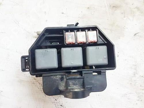 fuse-box-toyota-rav-4-ii-_a2_-2000-2001-2002-2003-2004-2005-33530431 main image