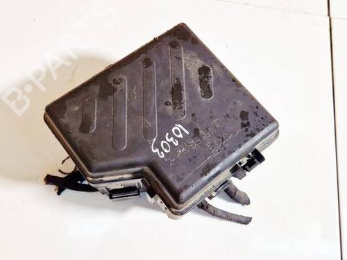 Used Fuse box Fuse box HYUNDAI SANTA FÉ II (CM) 2.2 CRDi (155 hp) 32579265 32579265