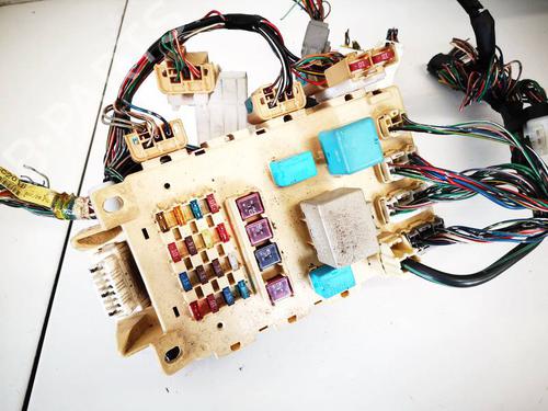 Used Fuse box Fuse box 32559417 32559417
