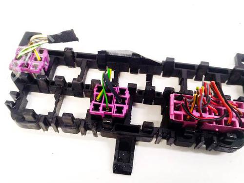 Fuse box AUDI A4 B5 (8D2) 2.4 | BP32588659E1