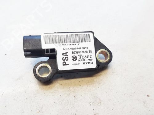 electronic-module-peugeot-607-9d-9u-2000-33104779 main image