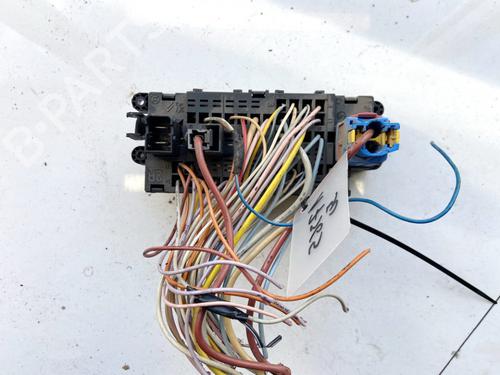 Used Fuse box Fuse box 32886347 32886347