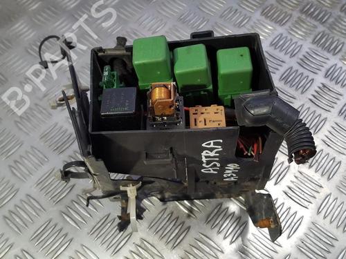 Used Fuse box Fuse box 33493117 33493117