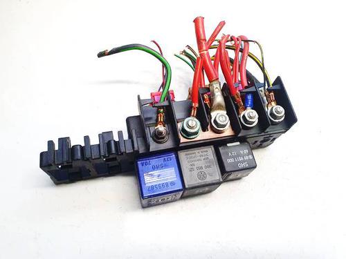 Used Fuse box AUDI A4 B5 (8D2) 1.9 TDI (90 hp) 32542286