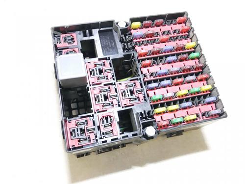 fuse-box-audi-a4-b6-avant-8e5-2000-2001-2002-2003-2004-2005-33071919 main image