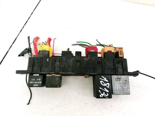 fuse-box-audi-a4-b5-8d2-1994-1995-1996-1997-1998-1999-2000-2001-32908088 main image