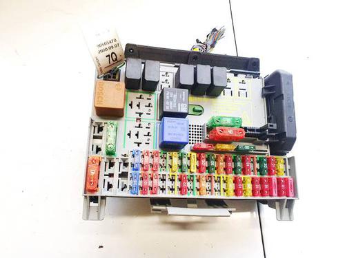 Used Fuse box Fuse box OPEL VECTRA B Estate (J96) 2.2 i 16V (F35) (147 hp) 32557815 32557815