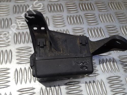 Used Fuse box Fuse box LEXUS IS II (_E2_) 220d (ALE20) (177 hp) 33500449 33500449