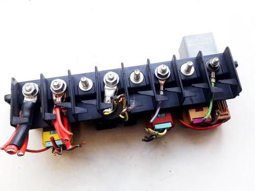 Used Fuse box Fuse box AUDI A4 B5 (8D2) 1.8 (125 hp) 33526056 33526056