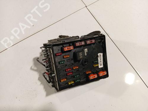 Fuse box VW PASSAT B7 (362) 1.6 TDI | BP37227429E1 - Image 2