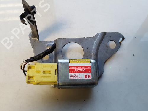 Used Electronic module Electronic module TOYOTA RAV 4 II (_A2_) 2.0 D 4WD (CLA20_, CLA21_, CLA20R, CLA21R) (116 hp) 33514769 33514769