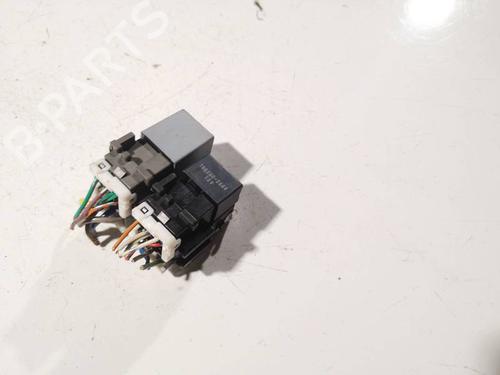Fuse box HONDA FR-V (BE) 2.2 i CTDi (BE5) | BP32573922E1