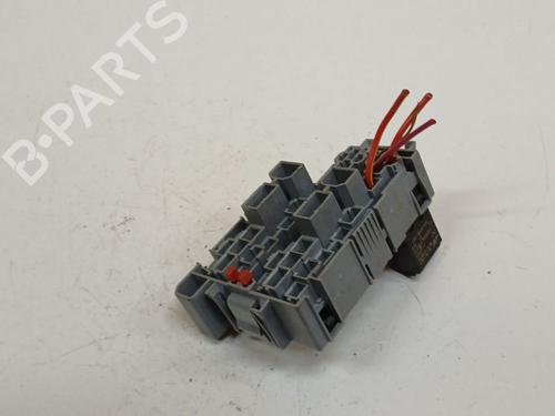 Used Fuse box Fuse box 39062069 39062069