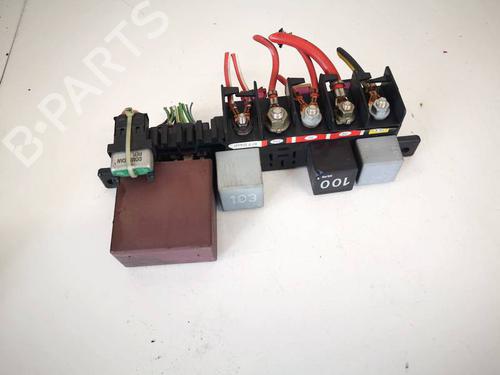 Used Fuse box Fuse box 32965678 32965678
