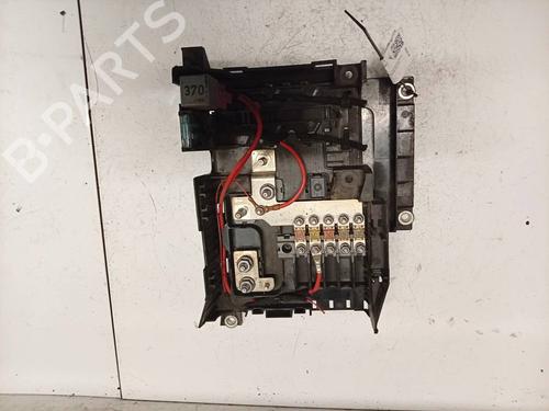 Used Fuse box Fuse box 32531442 32531442
