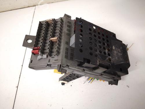 Used Fuse box Fuse box 32889801 32889801