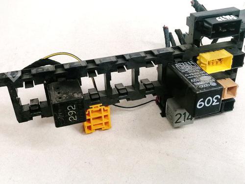 Used Fuse box Fuse box AUDI 80 B3 Saloon (893, 894, 8A2) 1.8 S (90 hp) 33082894 33082894