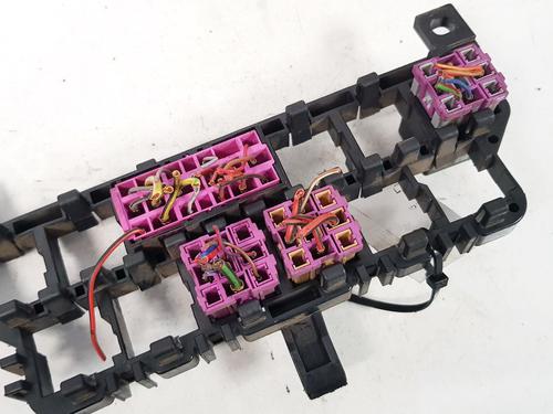 Fuse box AUDI A6 C5 (4B2, 4B4) 2.5 TDI quattro | BP33078567E1 - Image 3