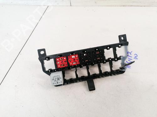fuse-box-audi-a6-c5-4b2-4b4-1997-1998-1999-2000-2001-2002-2003-2004-2005-33091466 main image