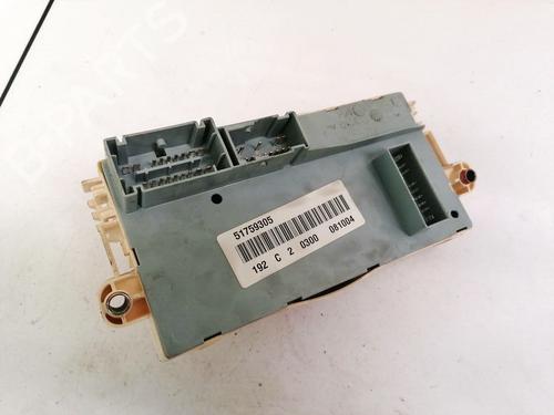 Used Fuse box Fuse box FIAT STILO (192_) 1.9 JTD (192_XE1A) (115 hp) 32900473 32900473