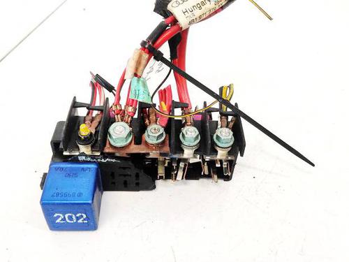 Used Fuse box Fuse box AUDI A6 C5 (4B2, 4B4) 2.5 TDI (150 hp) 32945030 32945030